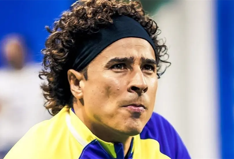 Guillermo Ochoa se va del América luego de dividir opiniones entre su afición. Guillermo Ochoa se va del América luego de dividir opiniones entre su afición.