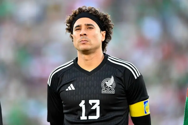 Guillermo Ochoa pudo sufrir accidente aéreo durante viaje a la concentración de Selección Mexicana Guillermo Ochoa pudo sufrir accidente aéreo durante viaje a la concentración de Selección Mexicana