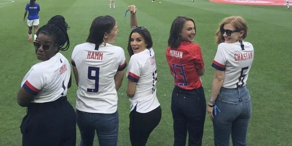Actrices que son propietarias del Angel City: El Angel City FC fue uno de los primeros equipos de futbol en tener un grupo de propietarios que en su mayoría fueran mujeres, algo que no es muy común en el deporte, ya que muchos hombres ocupan este puesto.