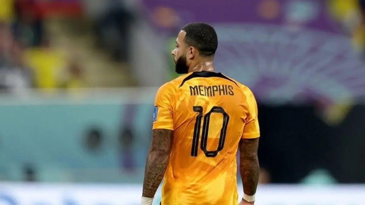 MEMPHIS DEPAY. El futbolista neerland&eacute;s renunci&oacute; a usar su apellido durante 2012, esto debido a que no quer&iacute;a estar ligado de alguna formar con su padre, el cual lo abandon&oacute; con solo cuatro a&ntilde;os de edad.