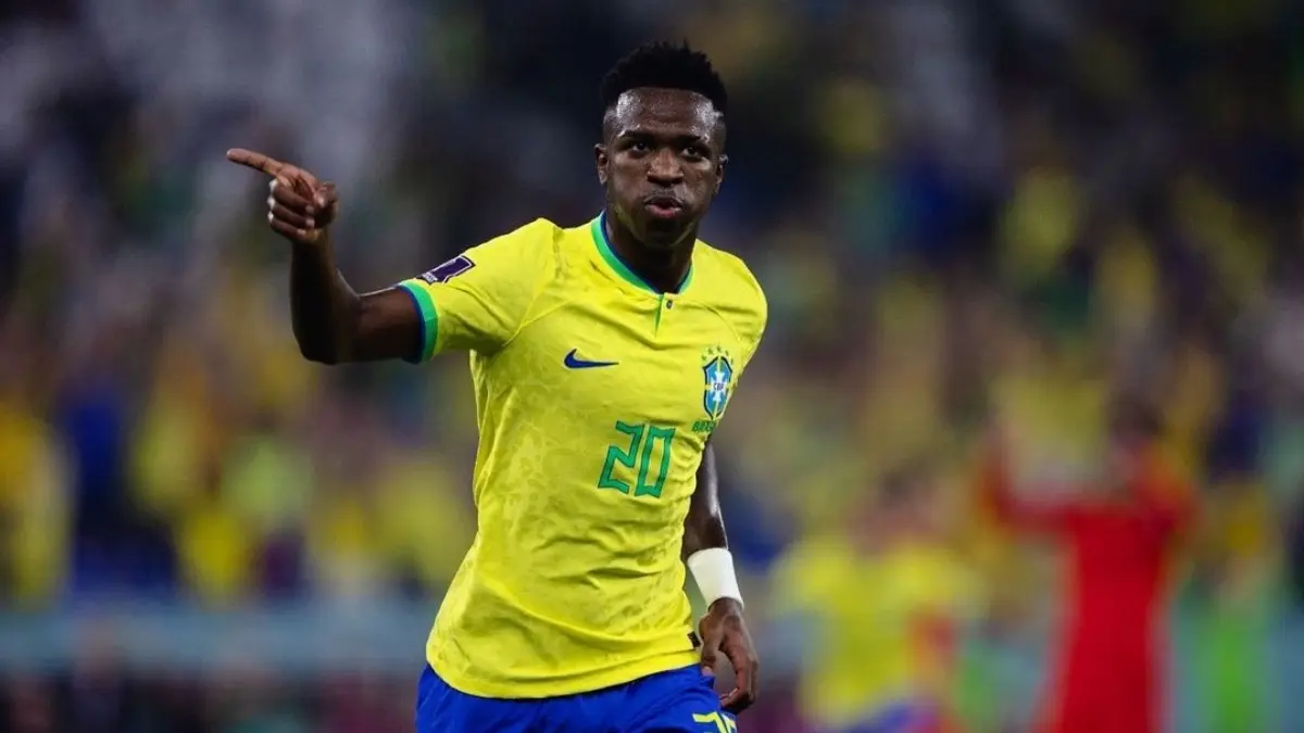 VINICIUS. El futbolista del Real Madrid lleva su nombre en la camiseta debido a lo peculiar que puede tornarse su apellido, situaci&oacute;n que lo har&iacute;a m&aacute;s dif&iacute;cil de reconocer.