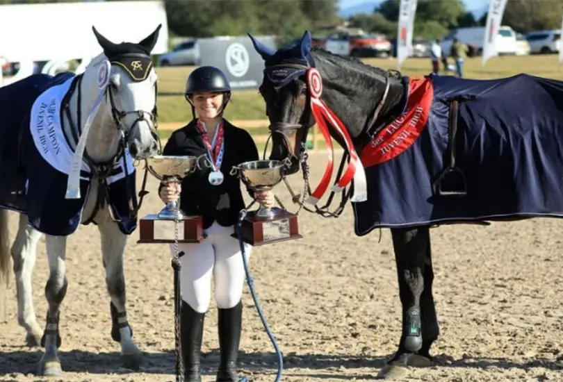Emily demostr&oacute; su afici&oacute;n por la equitaci&oacute;n desde peque&ntilde;a y actualmente ya participa en competencias.
