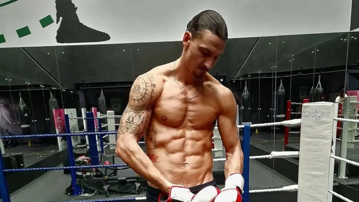 Zlatan Ibrahimovic felicit&oacute; al mundo entero con motivo de la Navidad, festividad que disfrut&oacute; haciendo ejercicio.