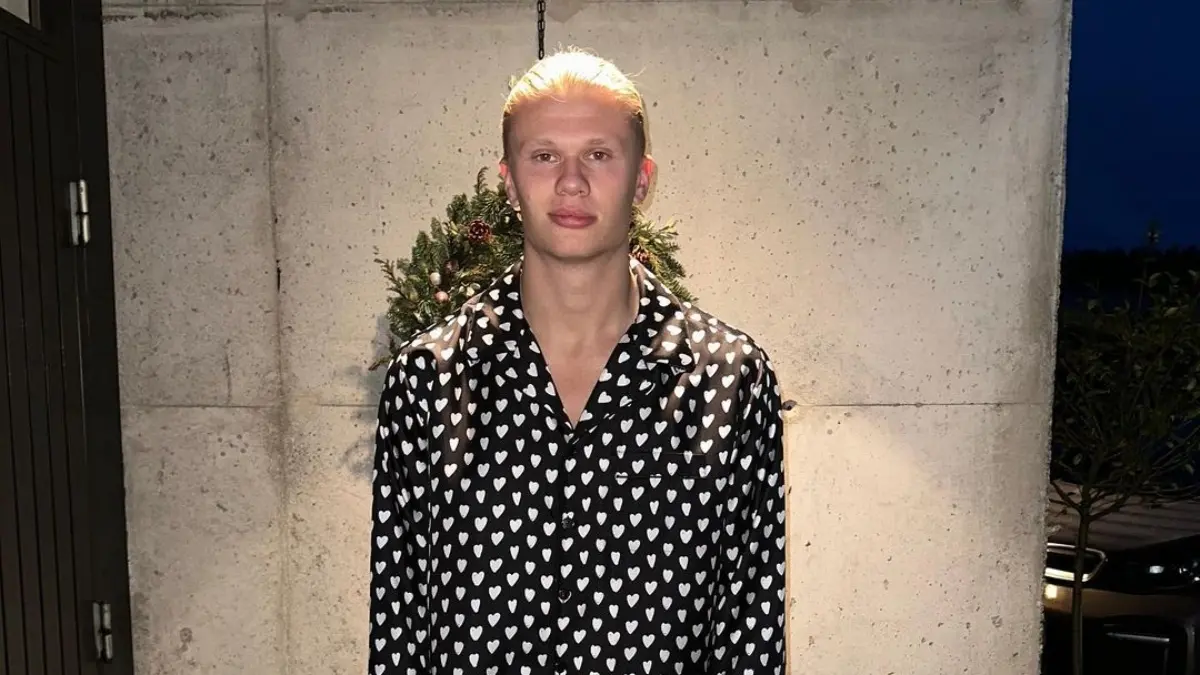 Erling Haaland felicit&oacute; a todos sus seguidores de una manera sencilla y carism&aacute;tica: en pijama.