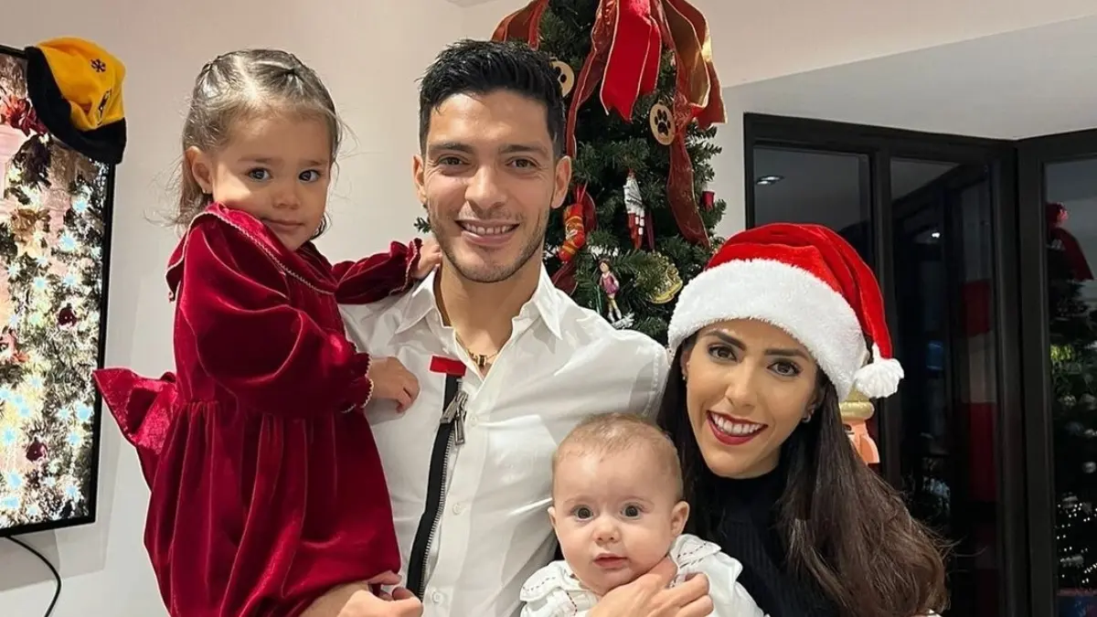 Ra&uacute;l Jim&eacute;nez disfrut&oacute; la Navidad en Wolverhampton junto a su esposa, Daniela, y sus dos hijos.