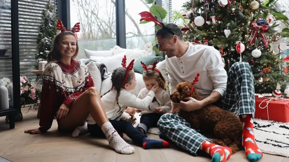 Robert Lewandowski estuvo al pie del ca&ntilde;&oacute;n en las celebraciones Navide&ntilde;as, ya que tanto el 24 como el 25 de diciembre presumi&oacute; la compa&ntilde;&iacute;a de su esposa e hijas.