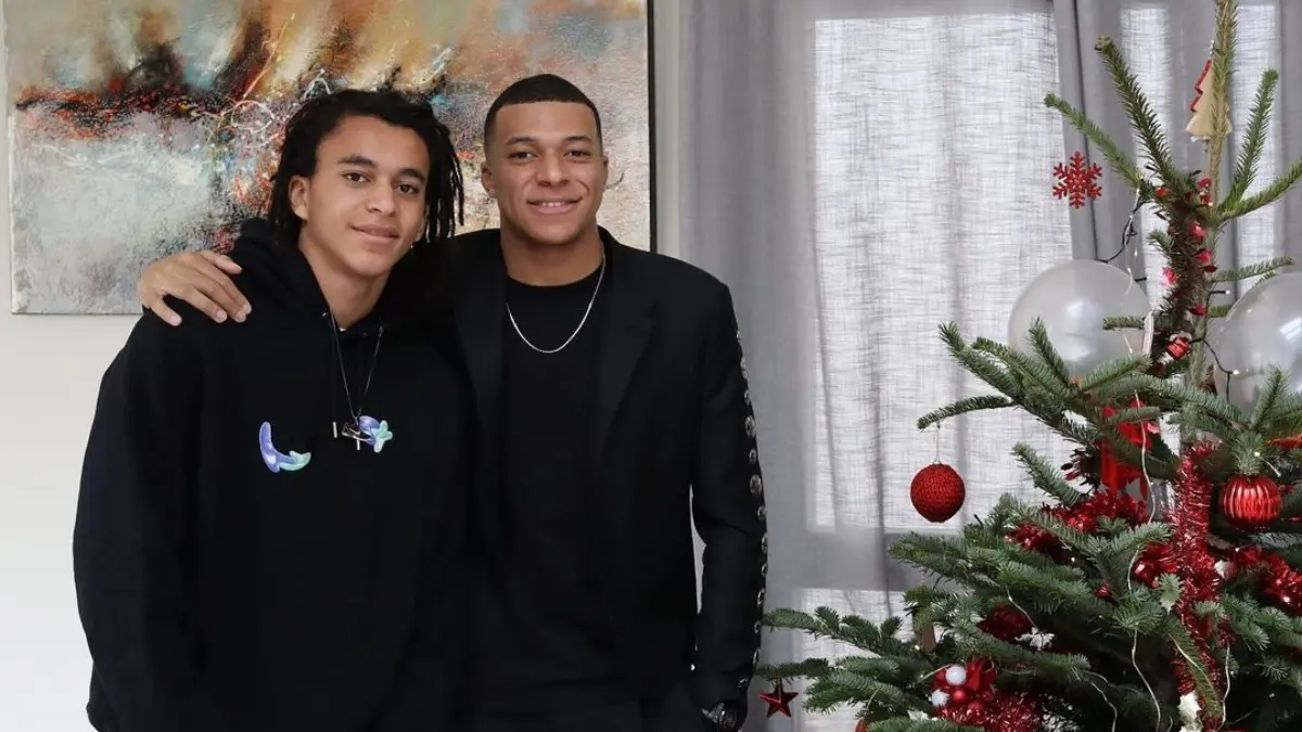 Kylian Mbapp&eacute; dej&oacute; atr&aacute;s los festejos por su cumplea&ntilde;os y disfrut&oacute; de la Navidad de 2022 junto a su hermano, Ethan.