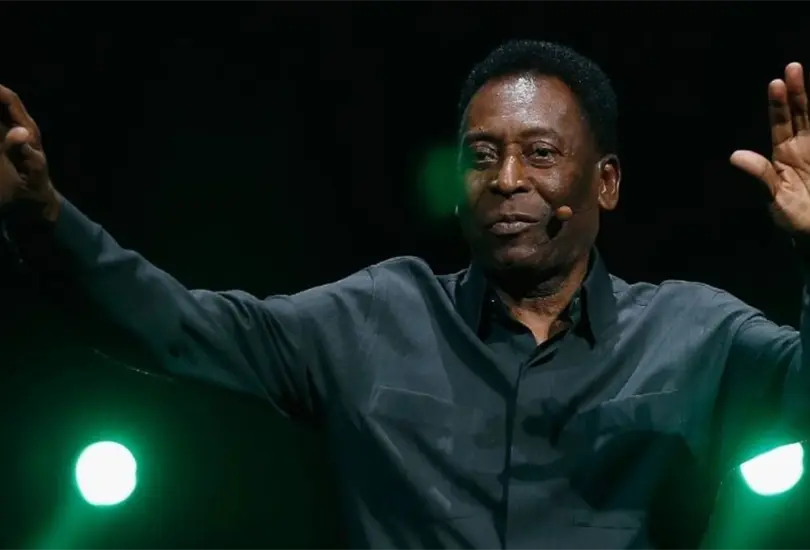 Pelé lleva hospitalizado varias semanas y se espera que al paso de los días su estado de salud mejore. Pelé lleva hospitalizado varias semanas y se espera que al paso de los días su estado de salud mejore.