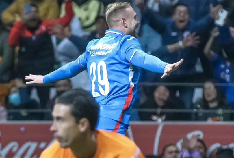 Rodolfo Rotondi nuevamente se convirti&oacute; en figura de Cruz Azul durante un partido de la Copa Sky, esta vez ante Am&eacute;rica.