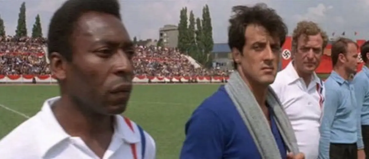 Pel&eacute; tuvo una aparici&oacute;n en la pantalla grande junto a grandes actores como fue Sylvester Stallone donde represent&oacute; a un futbolista.