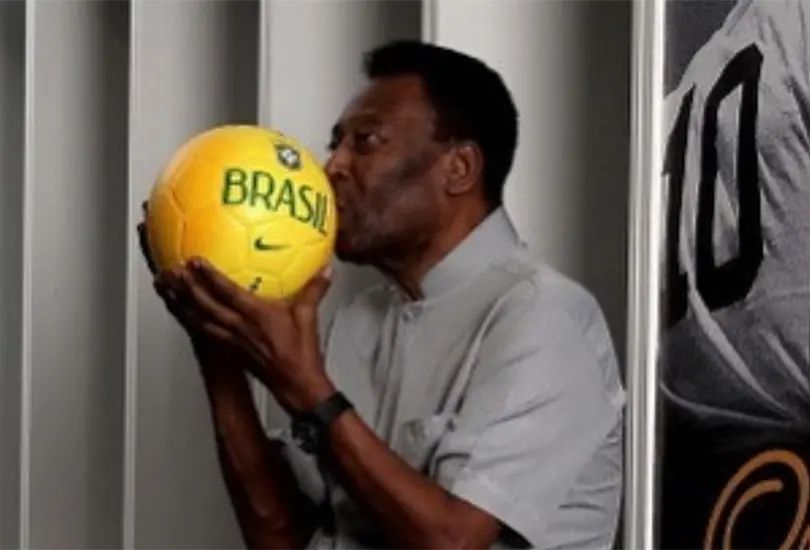 Pel&eacute; es considerado el mejor jugador profesional que se ha visto en la historia del futbol.