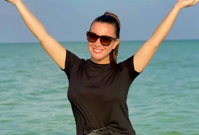 Mariazel fue rega&ntilde;ada por las autoridades de Qatar durante su estad&iacute;a en una playa.