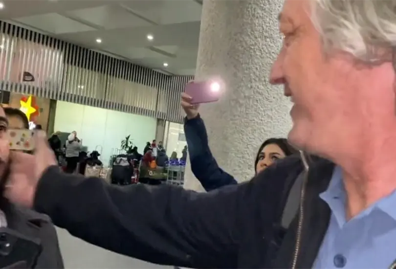 Norberto Scoponi agredi&oacute; a un aficionado a su llegada a la Ciudad de M&eacute;xico.