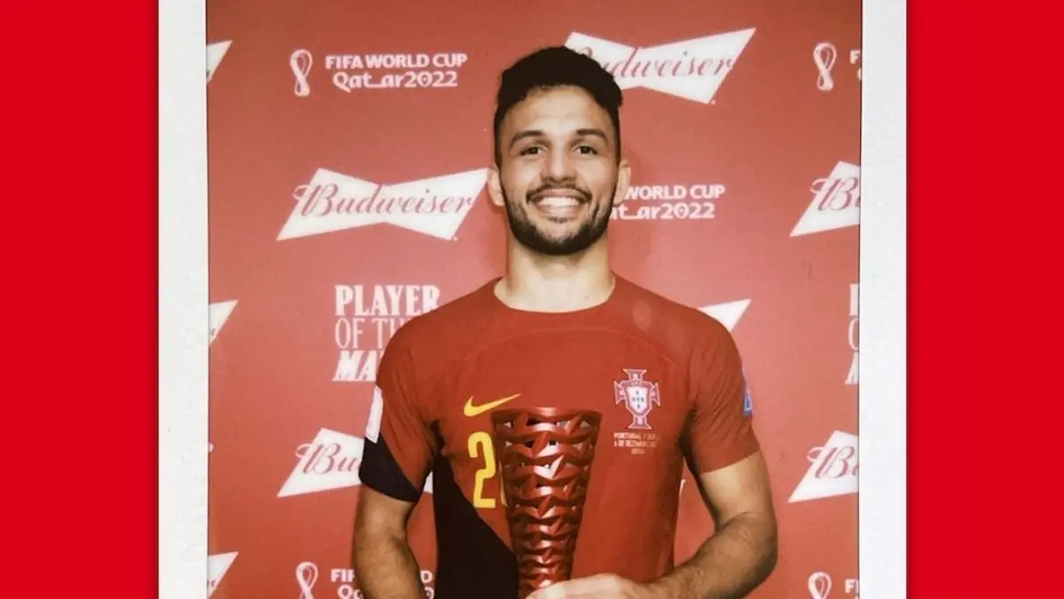 GON&Ccedil;ALO RAMOS - PORTUGAL. El hombre de los Octavos de Final es este joven delantero del Benfica, el cual sustituy&oacute; a Cristiano Ronaldo en el once de los 'lusos' y lo hizo de gran manera al conseguir su primer hat-trick con su pa&iacute;s y al mismo tiempo el primero de la Copa del Mundo de Qatar 2022.