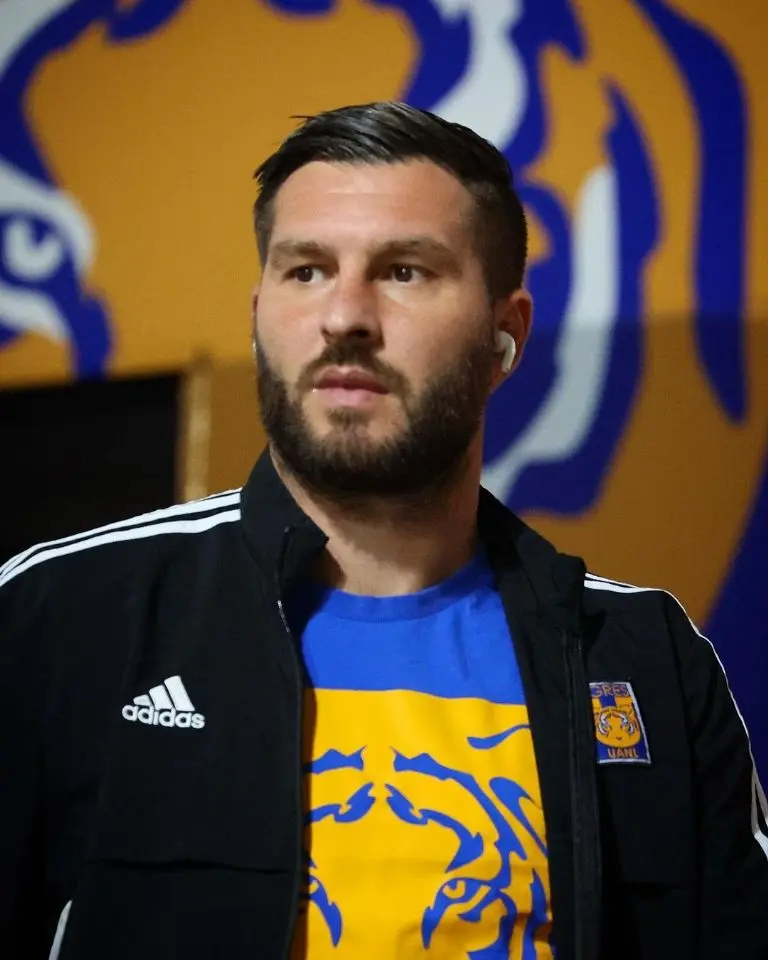 Gignac en su llegada al Universitario - @clubtigresoficial