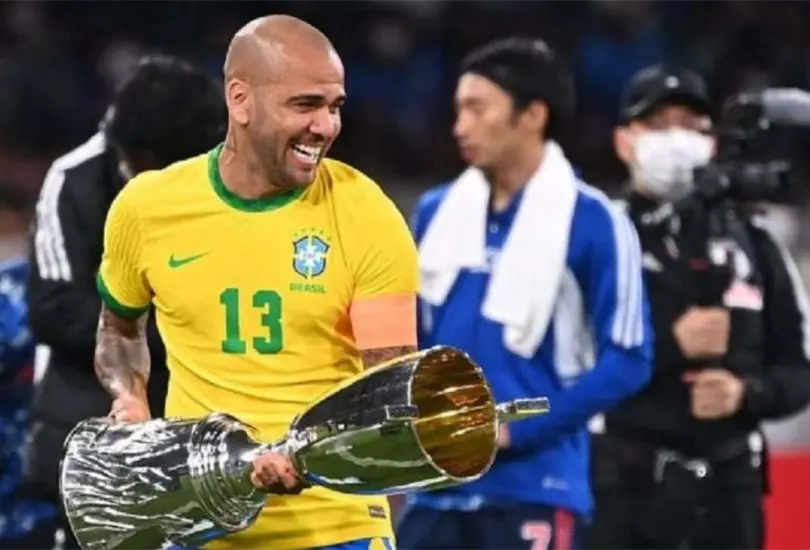 Dani Alves no está jugando mucho con Brasil, pero le está generando una gran cantidad de dinero a Pumas. Dani Alves no está jugando mucho con Brasil, pero le está generando una gran cantidad de dinero a Pumas.