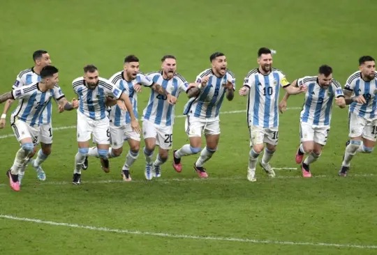 Los futbolistas de Argentina se burlaron de los jugadores de Países Bajos tras ganar en penales.