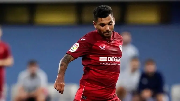 Tecatito Corona se perdió el Mundial de Qatar 2022 con la Selección Mexicana. Foto: Twitter @SevillaFC