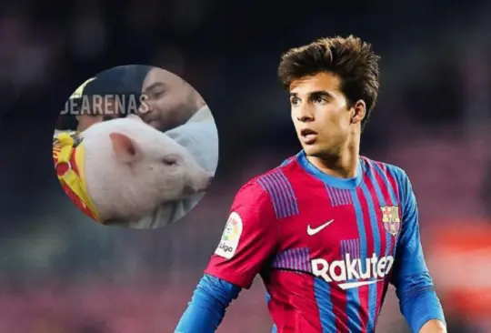 Aficionado del Barcelona pide firma de Riqui Puig en su ¡CERDITO!