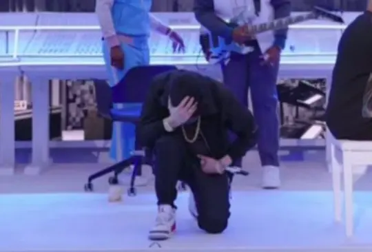 Eminem se arrodilla en el Super Bowl LVI; ¿por qué estaba prohibido en la NFL? Eminem se arrodilla en el Super Bowl LVI; ¿por qué estaba prohibido en la NFL?