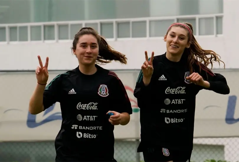 Rub&eacute;n Flores presume que sus hijas, Silvana y Tatiana, entrenan juntas con el Tri Femenil Sub-20