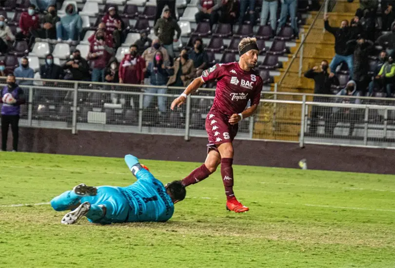 Error de Talavera condena a Pumas y le regala empate al Saprissa