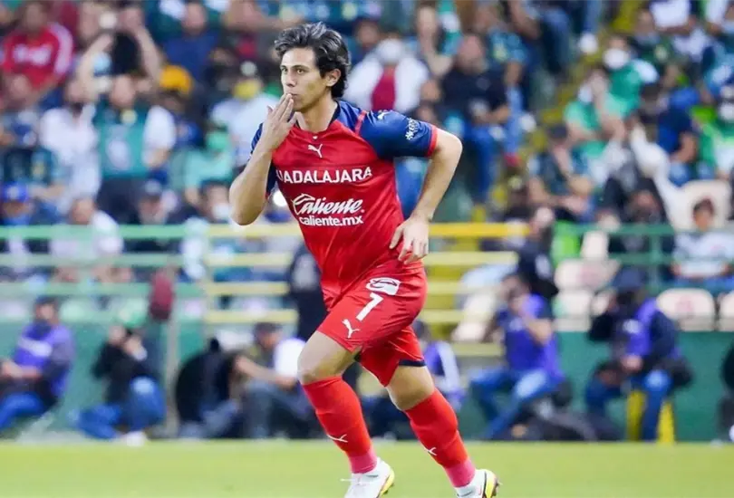 Las Chivas tienen la misi&oacute;n de sustituir a JJ MAc&iacute;as, quien ser&aacute; baja por los pr&oacute;ximos seis meses
