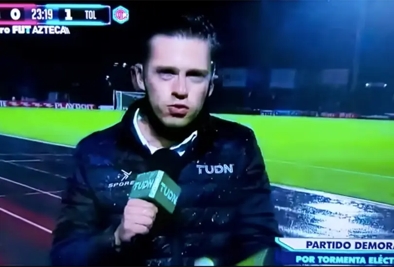 Reportero de TUDN cuenta por qu&eacute; apareci&oacute; en la transmisi&oacute;n de TV Azteca
