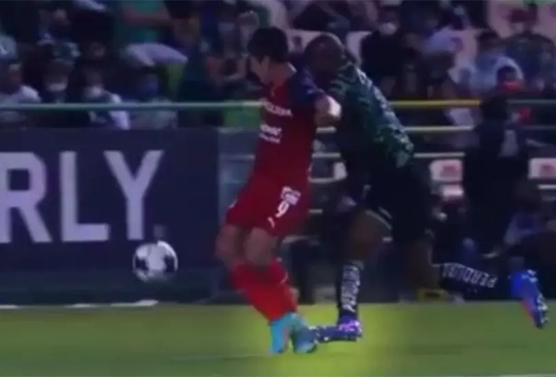 Arturo Brizio reconoce que no le pitaron un penal a Chivas ante Le&oacute;n