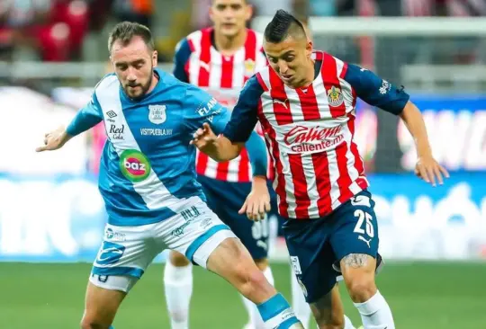 Chivas la cruzazulea y deja ir el triunfo ante el Puebla 