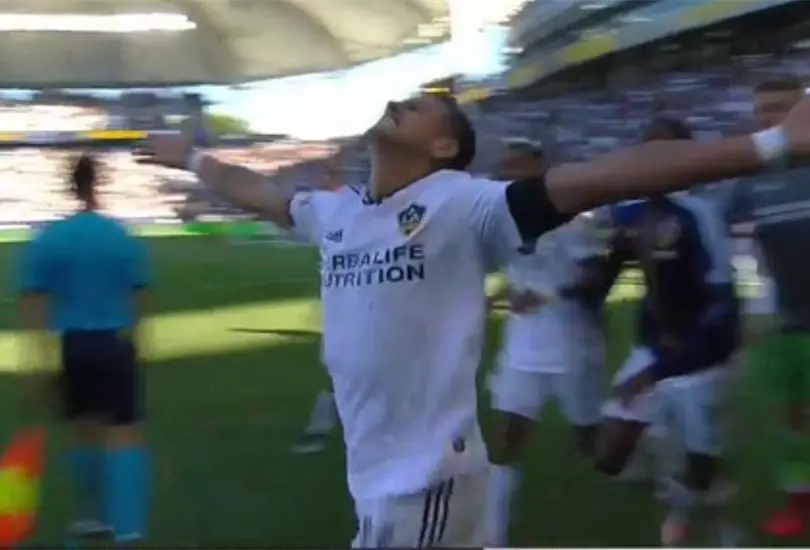 Chicharito Hern&aacute;ndez anota GOLAZO para darle la victoria al LA Galaxy