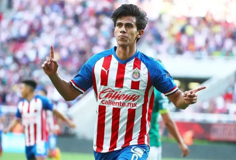 Canterano de Chivas llama jugador inflado a José Juan Macías Canterano de Chivas llama jugador inflado a José Juan Macías