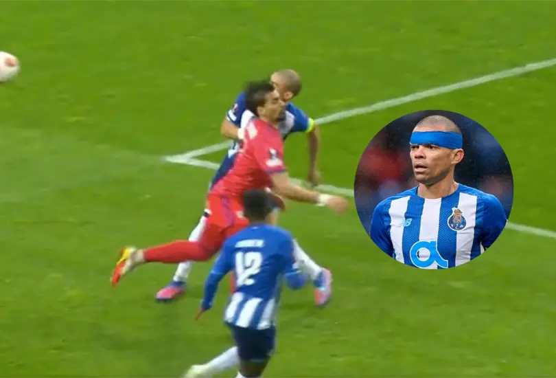 Pepe y Lucas Paquetá chocaron durante el Porto-Lyon. Pepe y Lucas Paquetá chocaron durante el Porto-Lyon.