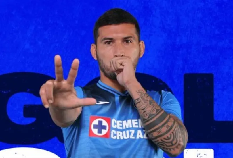 El futbolista paraguayo se lució con un golazo en la cancha del Estadio Azteca. El futbolista paraguayo se lució con un golazo en la cancha del Estadio Azteca.