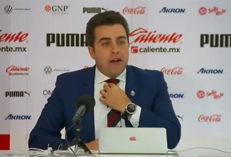 El técnico de Chivas lamentó que no hayan podido lograr la victoria con un futbolista de más. El técnico de Chivas lamentó que no hayan podido lograr la victoria con un futbolista de más.