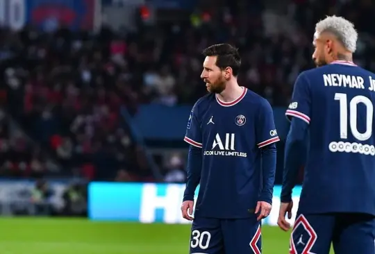 La afición del PSG se hartó de la actualidad del equipo y crearon polémica después de que insultaron a Messi y fueron a casa de Neymar a pedir su salida.