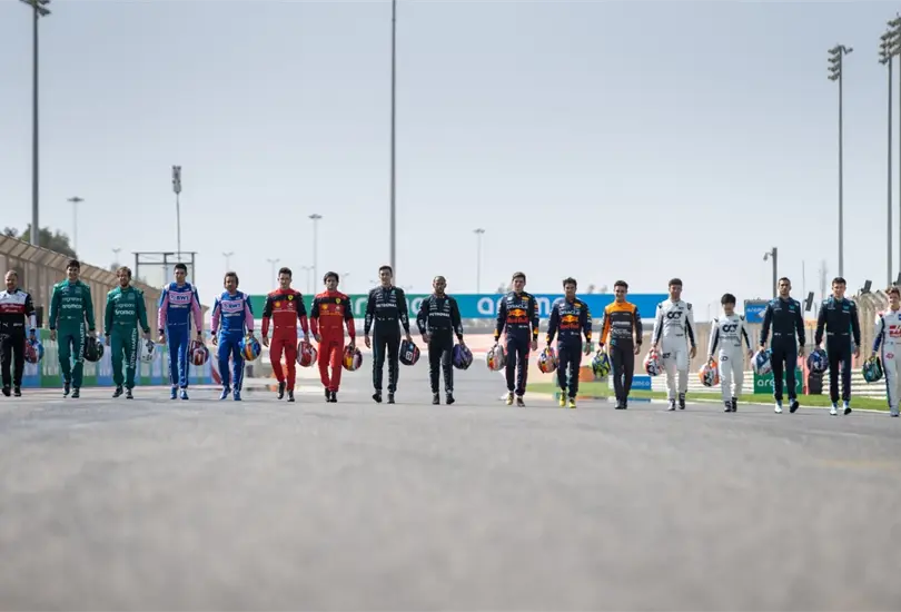 Max Verstappen, Lewis Hamilton y Checo P&eacute;rez encabezan el grupo de pilotos del 2022 de la F1