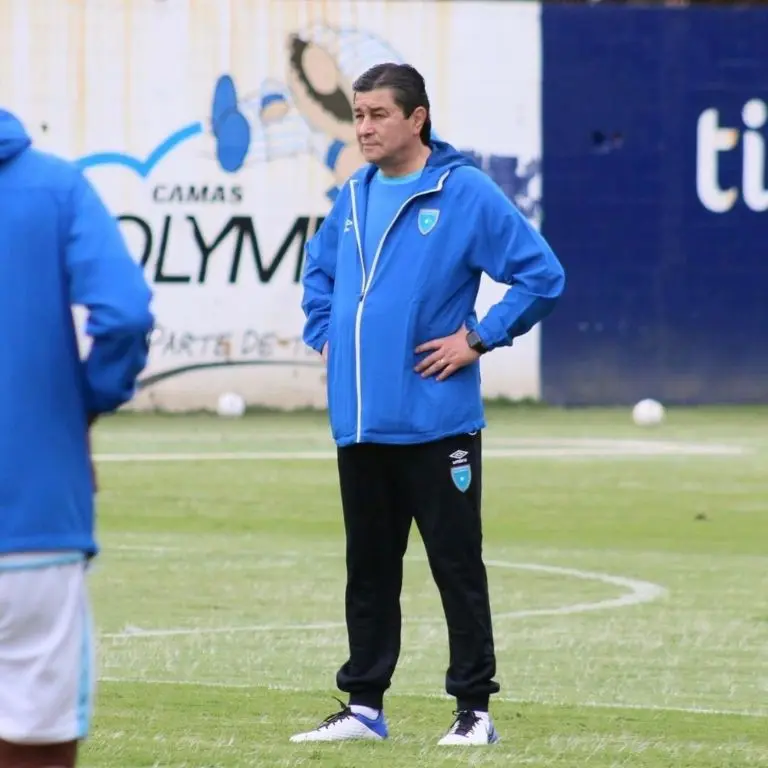 Luis Fernando Tena ya entrena al equipo de Guatemala. (Instagram @selecciongt)