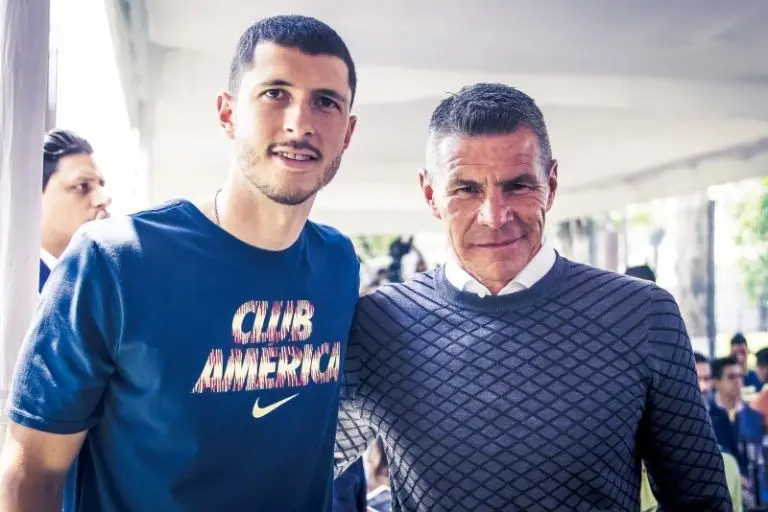 Alfredo Tena con Guido Rodríguez - Facebook Club América