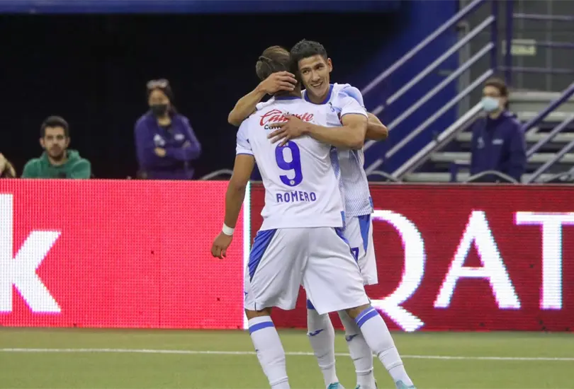El de la asistencia, Ángel Romero, con el del gol, Uriel Antuna. El de la asistencia, Ángel Romero, con el del gol, Uriel Antuna.