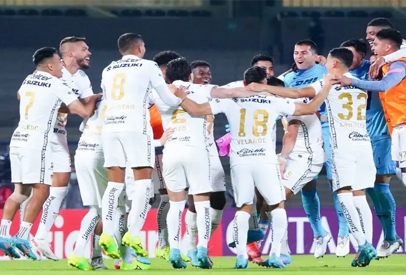 Pumas festeja que venci&oacute; al New England Revolution en penales.