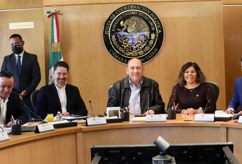 Mikel Arriola y Yon de Luisa se reunieron con diputados para hablar de lo sucedido en Querétaro Mikel Arriola y Yon de Luisa se reunieron con diputados para hablar de lo sucedido en Querétaro