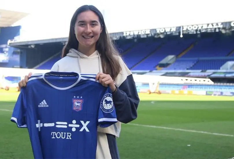 Silvana con su nuevo jersey