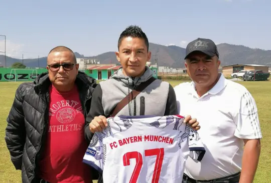 Villaluz en la presentación con su nuevo equipo.