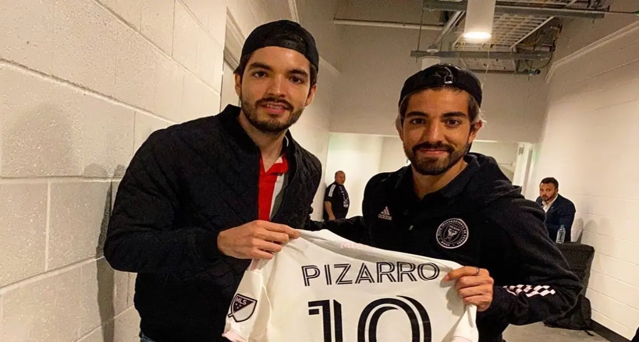 Con Rodolfo Pizarro pasa algo similar que con Giovani y Jonathan, que tambi&eacute;n tiene un hermano mayor, Eder, y hace poco se conoci&oacute; un poco m&aacute;s de &eacute;l.