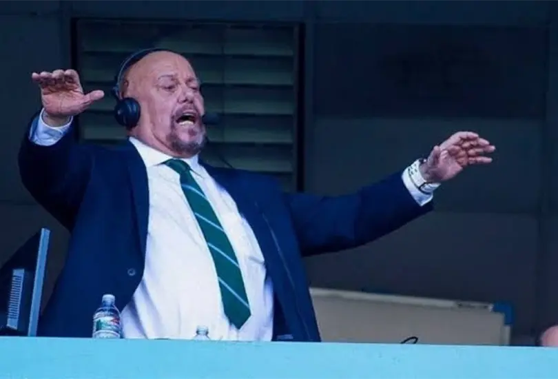 Enrique Perro Berm&uacute;dez es una de las voces m&aacute;s emblem&aacute;ticas dentro del futbol mexicano.