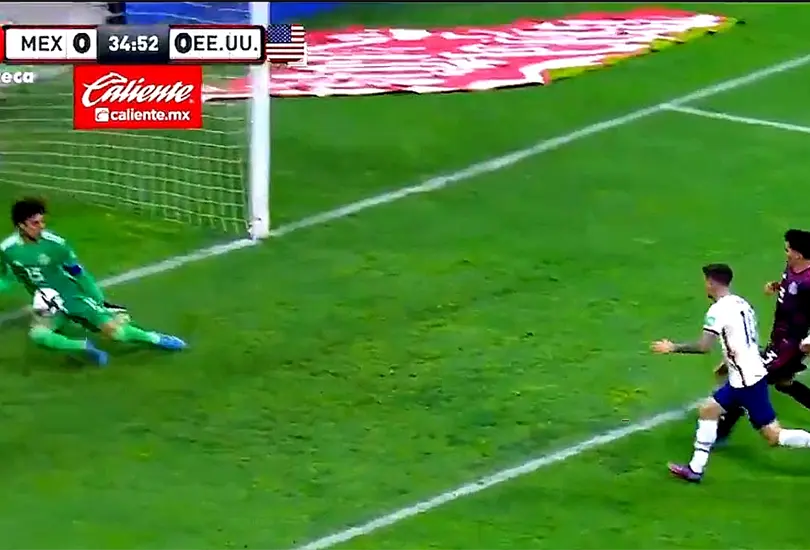Ochoa evit&oacute; el gol de Pulisic