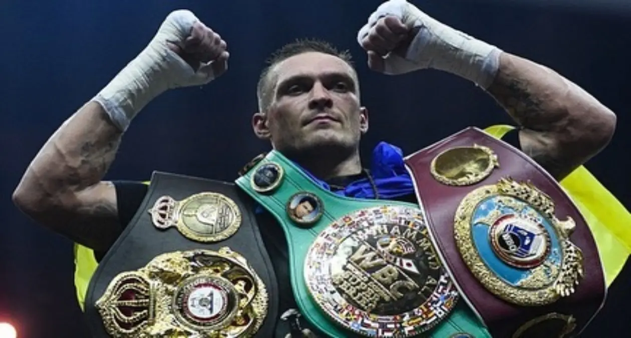 El boxeador, de 35 años, campeón indiscutido de los pesos crucero también se mostró armando al lado del jefe de la Policía Nacional de Ucrania en Kiev.