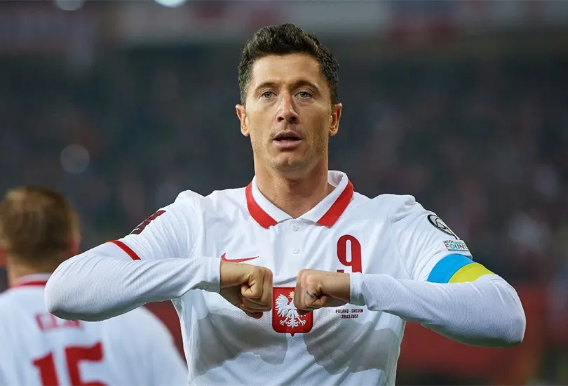 Robert Lewandowski anot&oacute; un gol en el triunfo de Polonia sobre Suecia