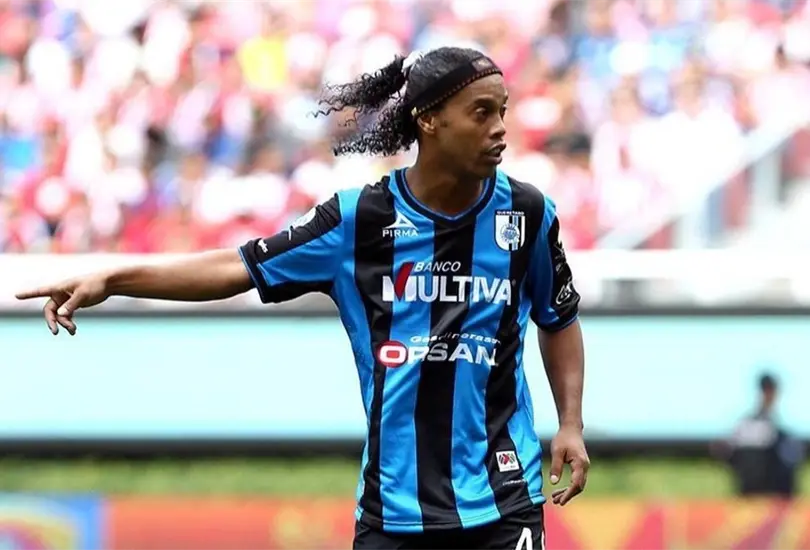 &acute;Tito&acute; Villa cuenta que Ronaldinho &acute;descubri&oacute;&acute; c&oacute;mo funcionaba un banco con Quer&eacute;taro